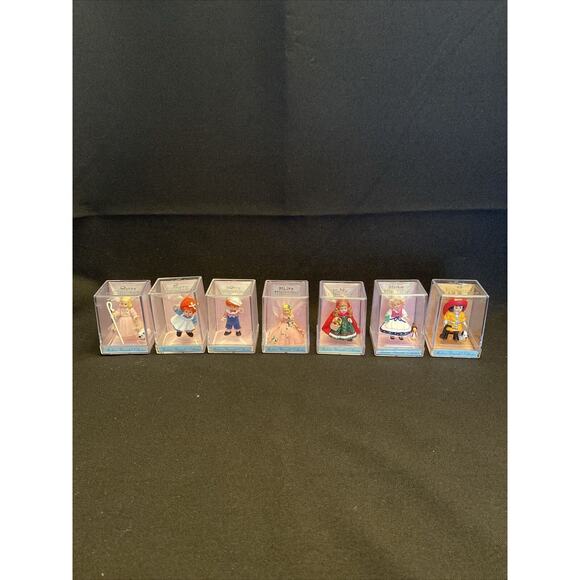 Madame Alexander “Merry Miniatures” Display Base & 7 Keepsake Collection Dolls - Picture 7 of 16